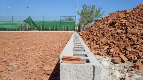 Reciclado de tejas en pistas de tenis